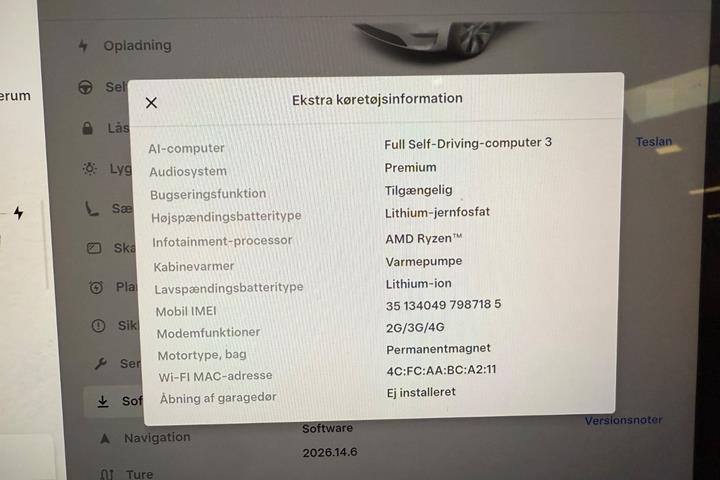 Hvid Tesla Model Y fra 2023