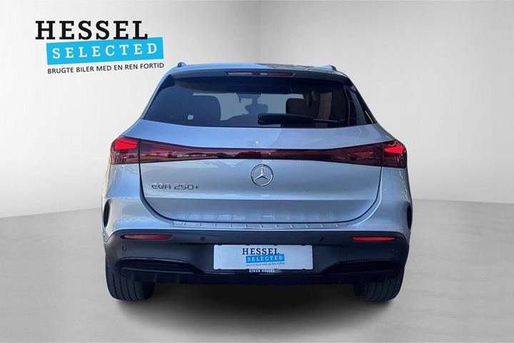 Sølv Mercedes EQA250+ fra 2025