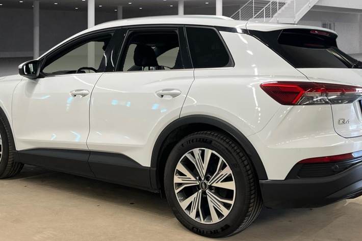 Hvid Audi Q4 e-tron fra 2023