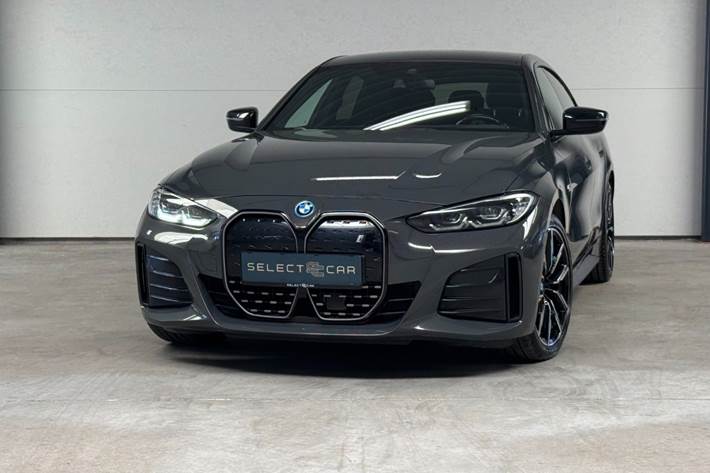 Grå BMW i4 fra 2024