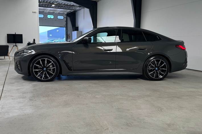 Grå BMW i4 fra 2024