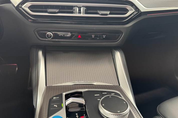 Grå BMW i4 fra 2024