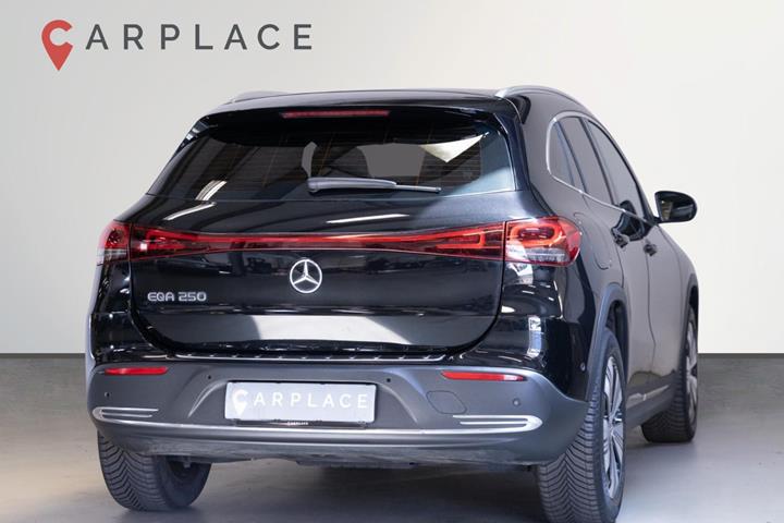 Sort Mercedes EQA250 fra 2023
