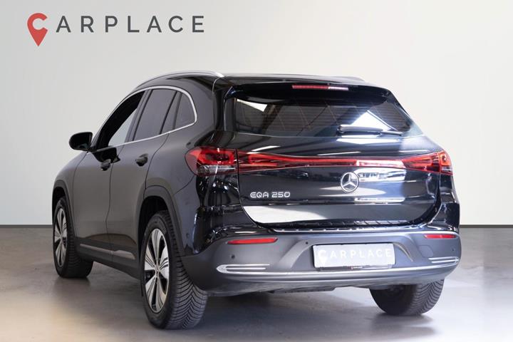 Sort Mercedes EQA250 fra 2023