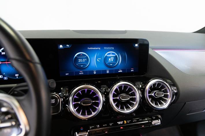 Sort Mercedes EQA250 fra 2023