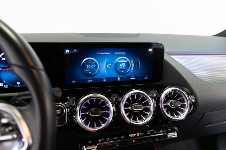 Sort Mercedes EQA250 fra 2023
