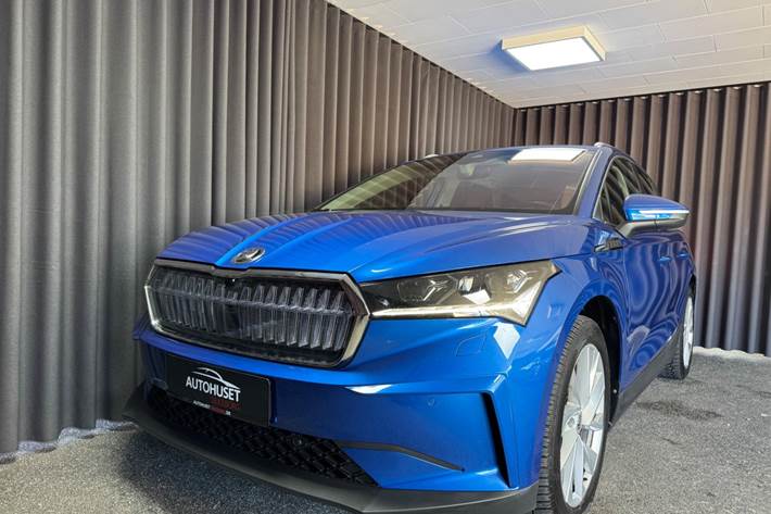 Blå Skoda Enyaq fra 2021