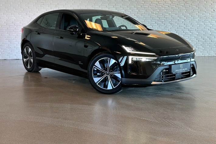 Sort Polestar 4 fra 2025