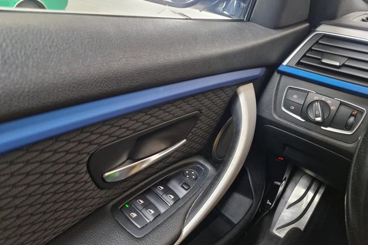 Sølv BMW 420i fra 2019