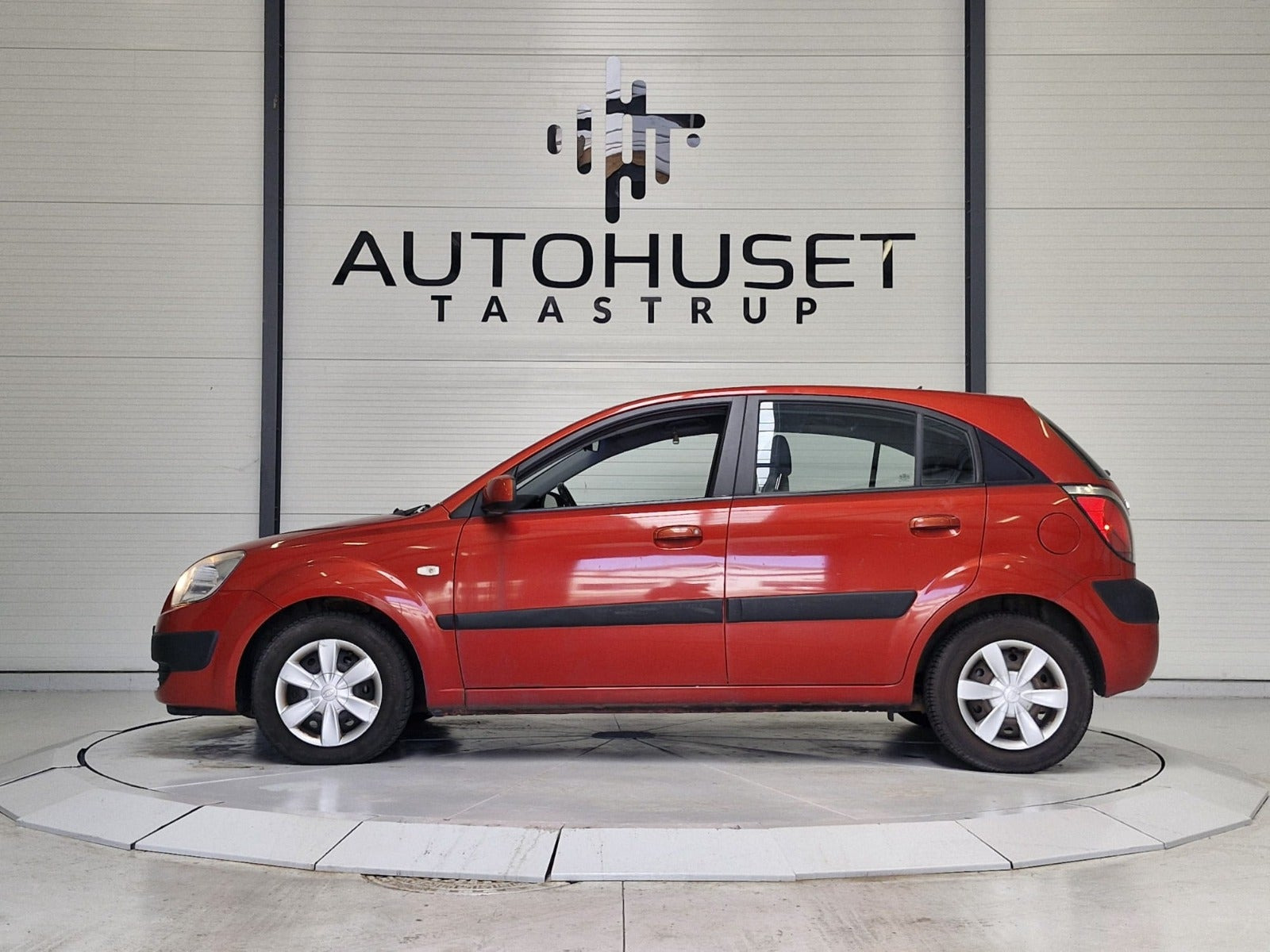 Rød Kia Rio fra 2007