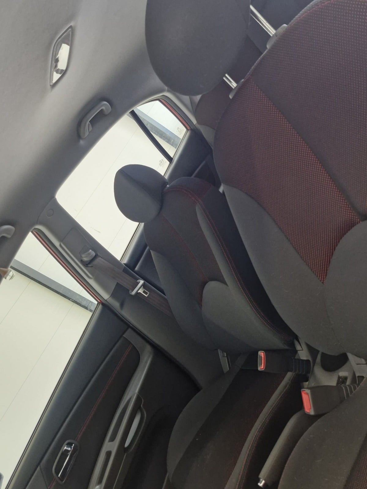 Rød Kia Rio fra 2007