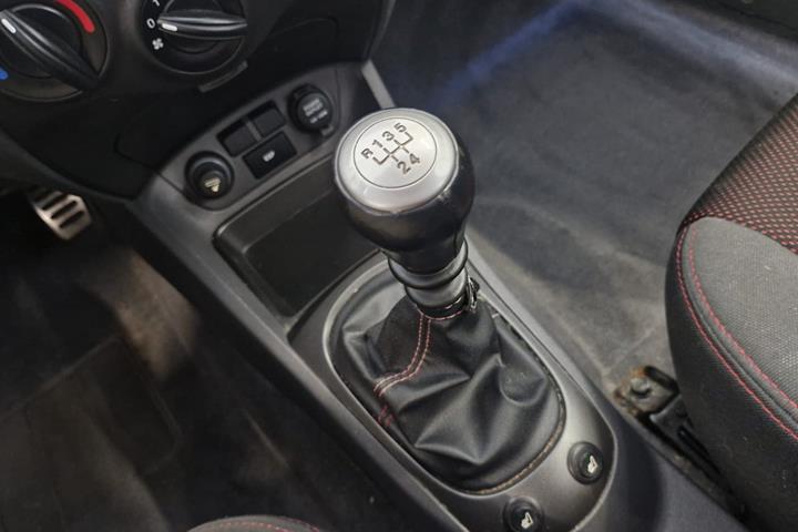 Rød Kia Rio fra 2007