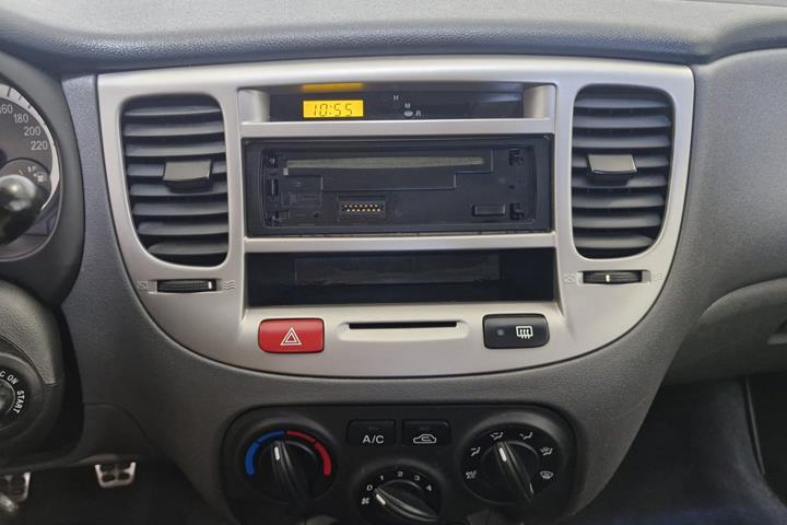 Rød Kia Rio fra 2007