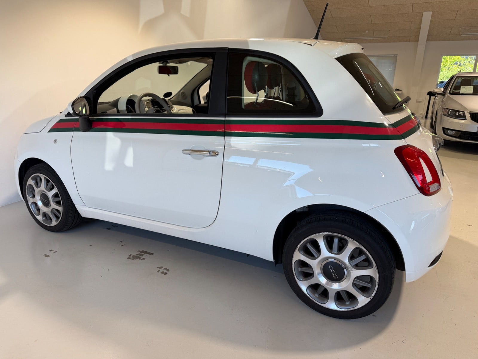 Hvid Fiat 500 fra 2017