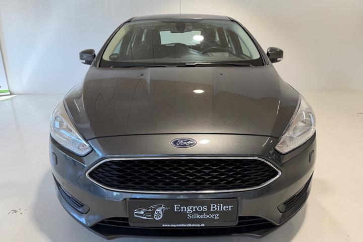 Grå Ford Focus fra 2016