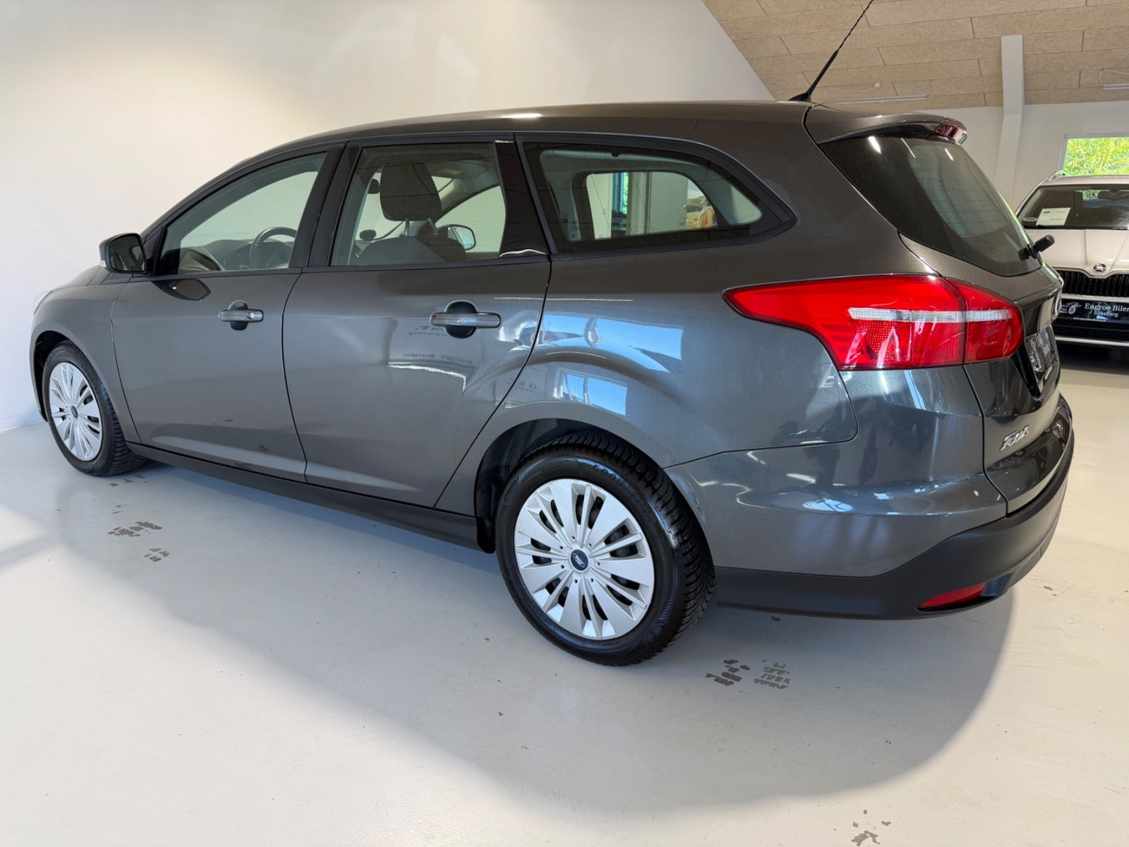 Grå Ford Focus fra 2016