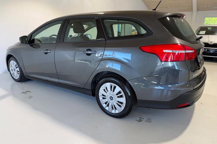 Grå Ford Focus fra 2016