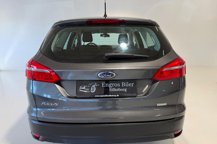 Grå Ford Focus fra 2016