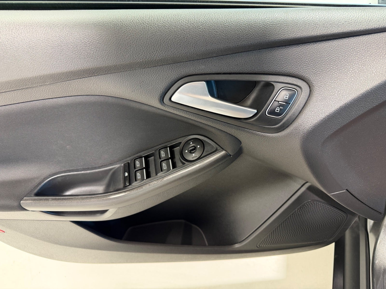 Grå Ford Focus fra 2016