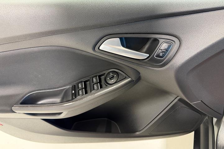 Grå Ford Focus fra 2016