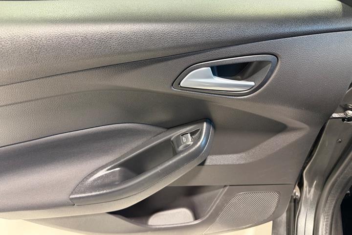 Grå Ford Focus fra 2016