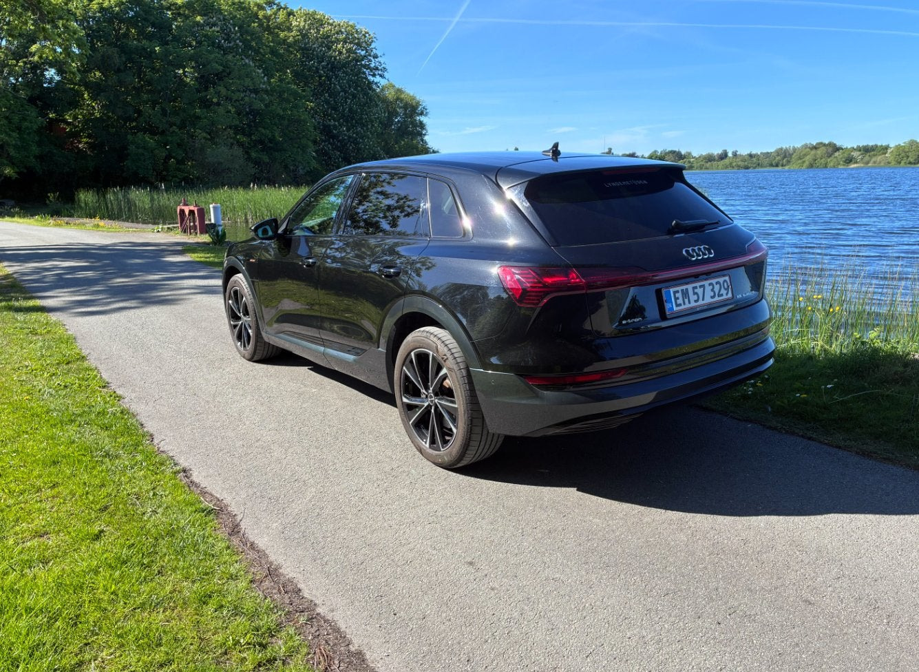 Sort Audi e-tron fra 2022