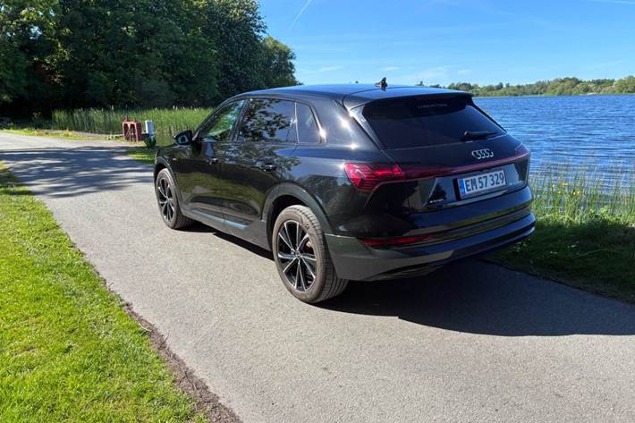 Sort Audi e-tron fra 2022