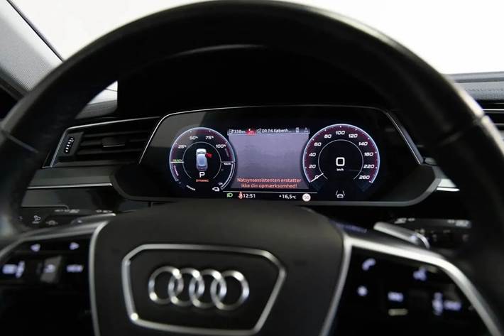 Sort Audi e-tron fra 2022
