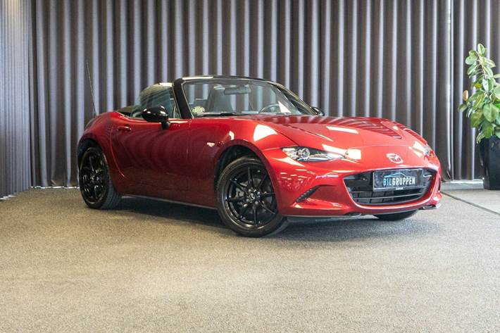 Rød Mazda MX-5 fra 2022