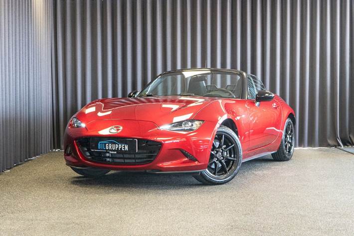 Rød Mazda MX-5 fra 2022
