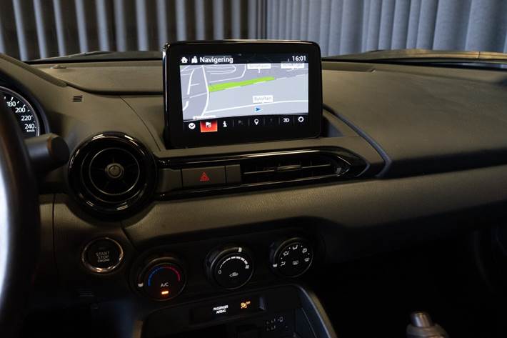 Rød Mazda MX-5 fra 2022