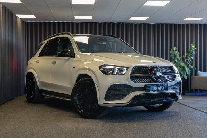 Hvid Mercedes GLE350 de fra 2020 set udefra