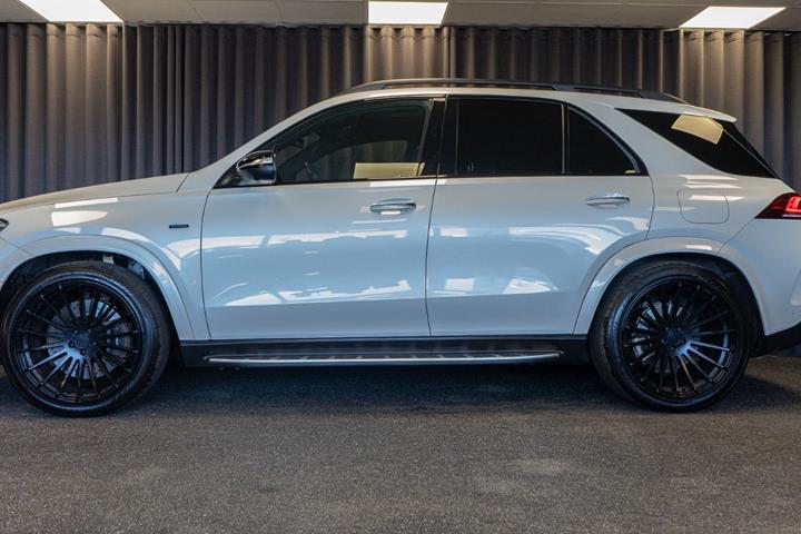 Hvid Mercedes GLE350 de fra 2020