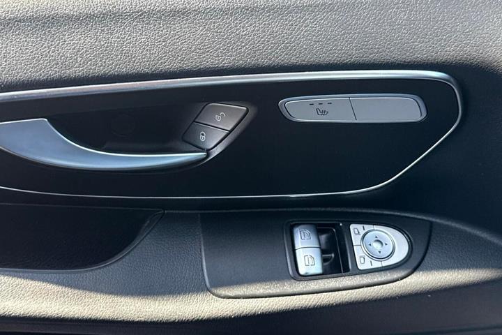Hvid Mercedes Vito 114 fra 2021