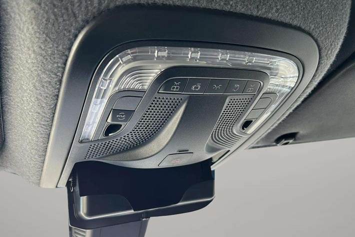 Hvid Mercedes Sprinter 317 fra 2025