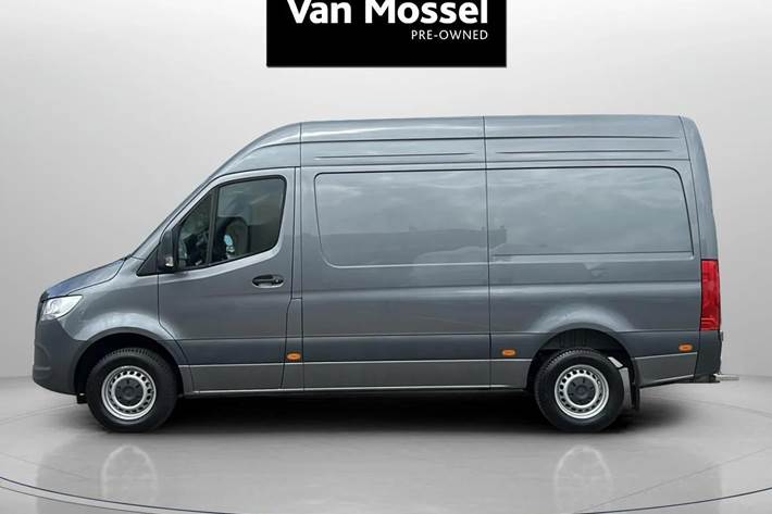 Grå Mercedes Sprinter 317 fra 2024