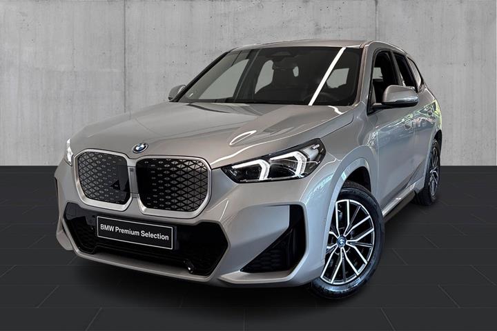 Sølv BMW iX1 fra 2025