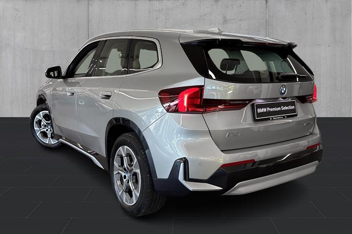 Sølv BMW iX1 fra 2024