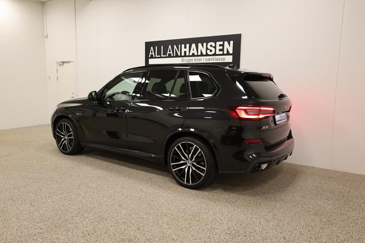 Sort BMW X5 fra 2022