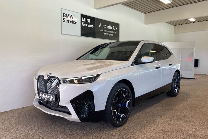 Hvid BMW iX fra 2024