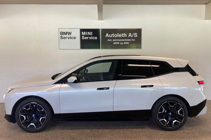 Hvid BMW iX fra 2024