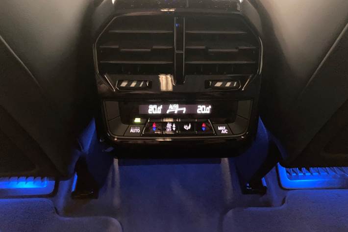 Hvid BMW iX fra 2024