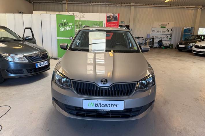 Beige Skoda Fabia fra 2016