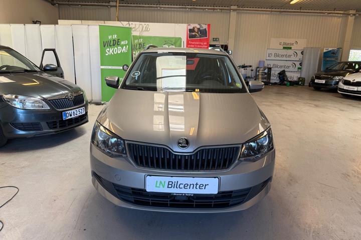 Beige Skoda Fabia fra 2016