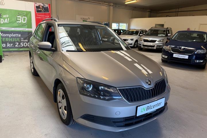 Beige Skoda Fabia fra 2016