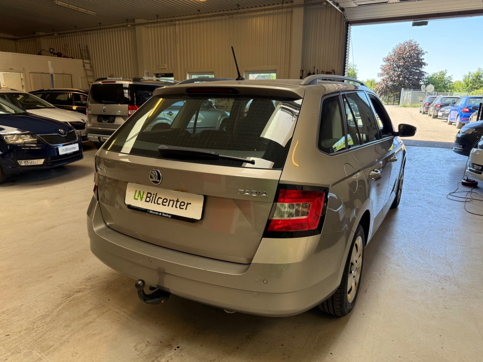 Beige Skoda Fabia fra 2016
