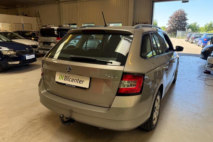 Beige Skoda Fabia fra 2016