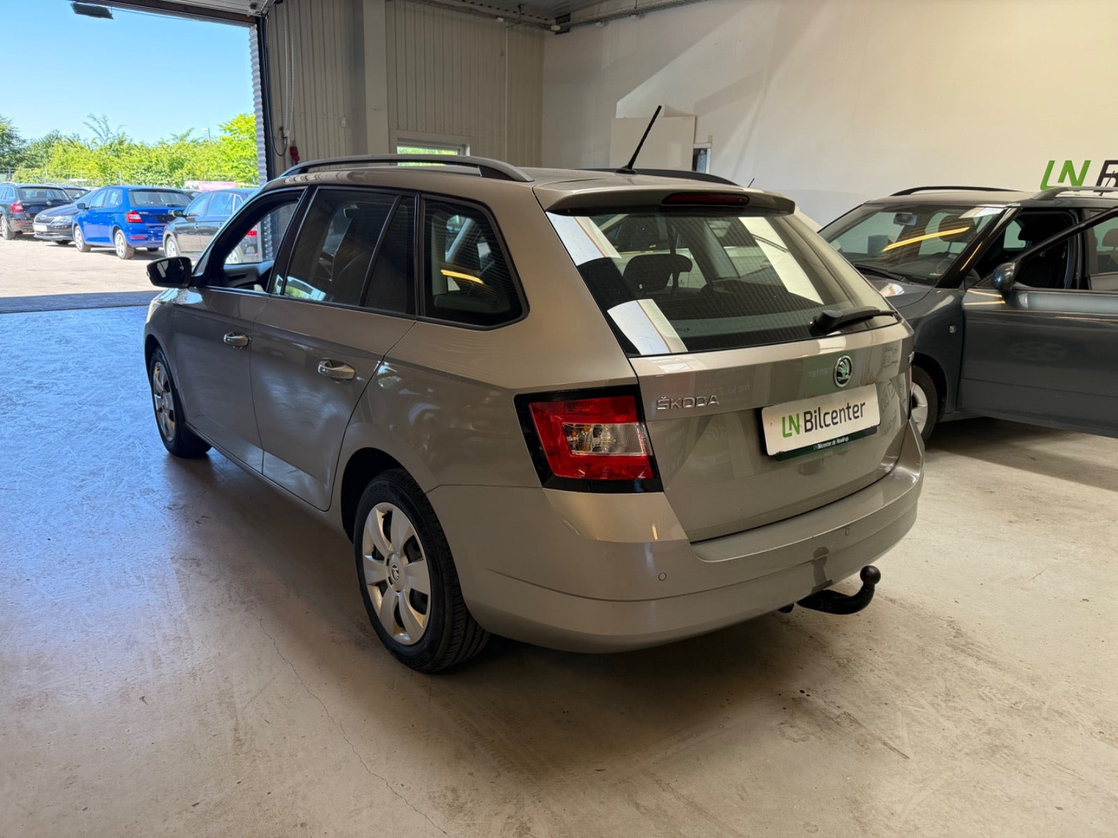 Beige Skoda Fabia fra 2016