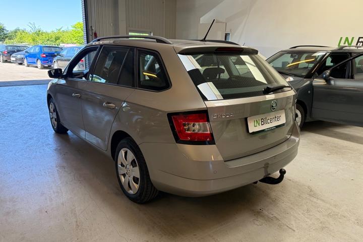 Beige Skoda Fabia fra 2016