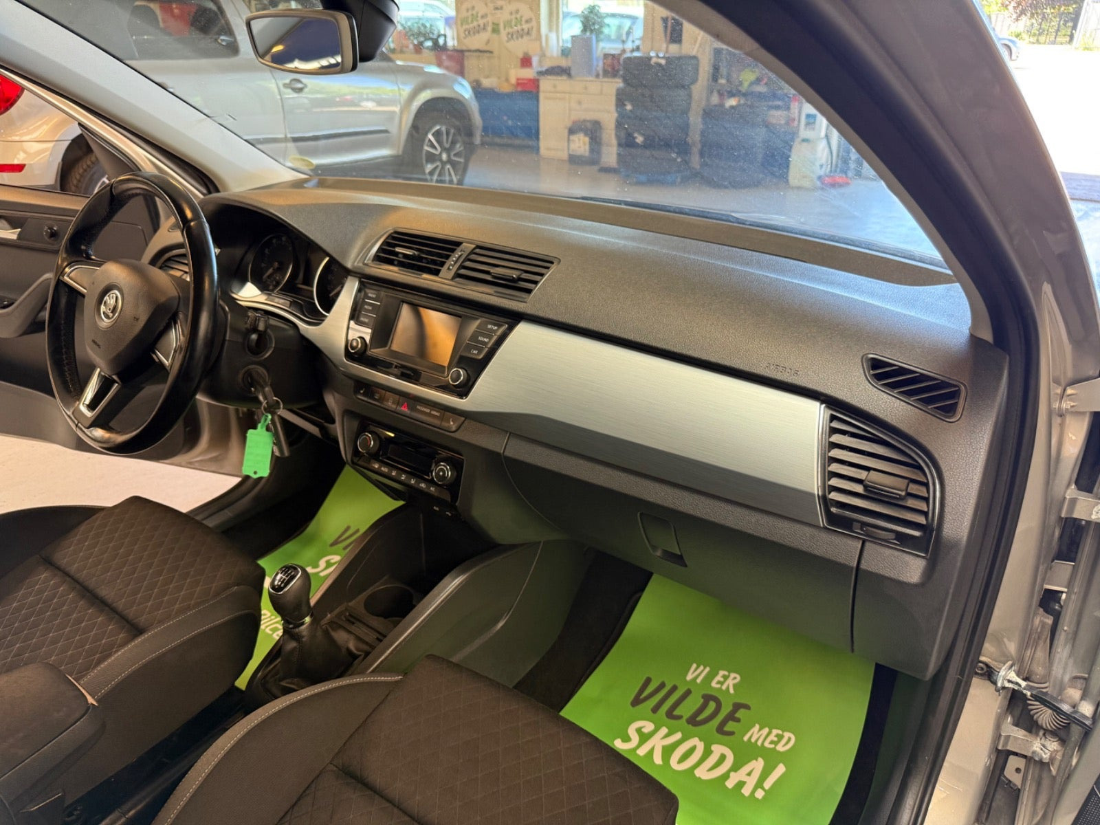 Beige Skoda Fabia fra 2016